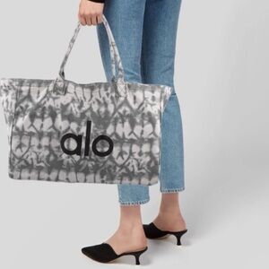 ALO Yoga Gray Tie-Dye Women's Tote Bag